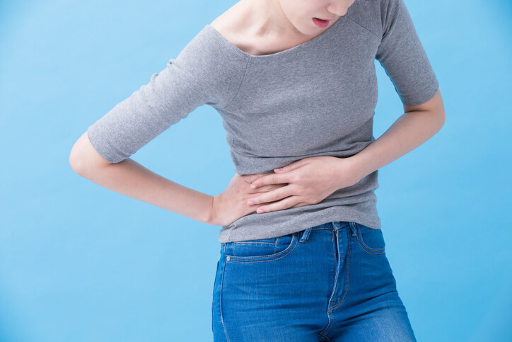 Qual é a causa de problemas nos túbulos renais?